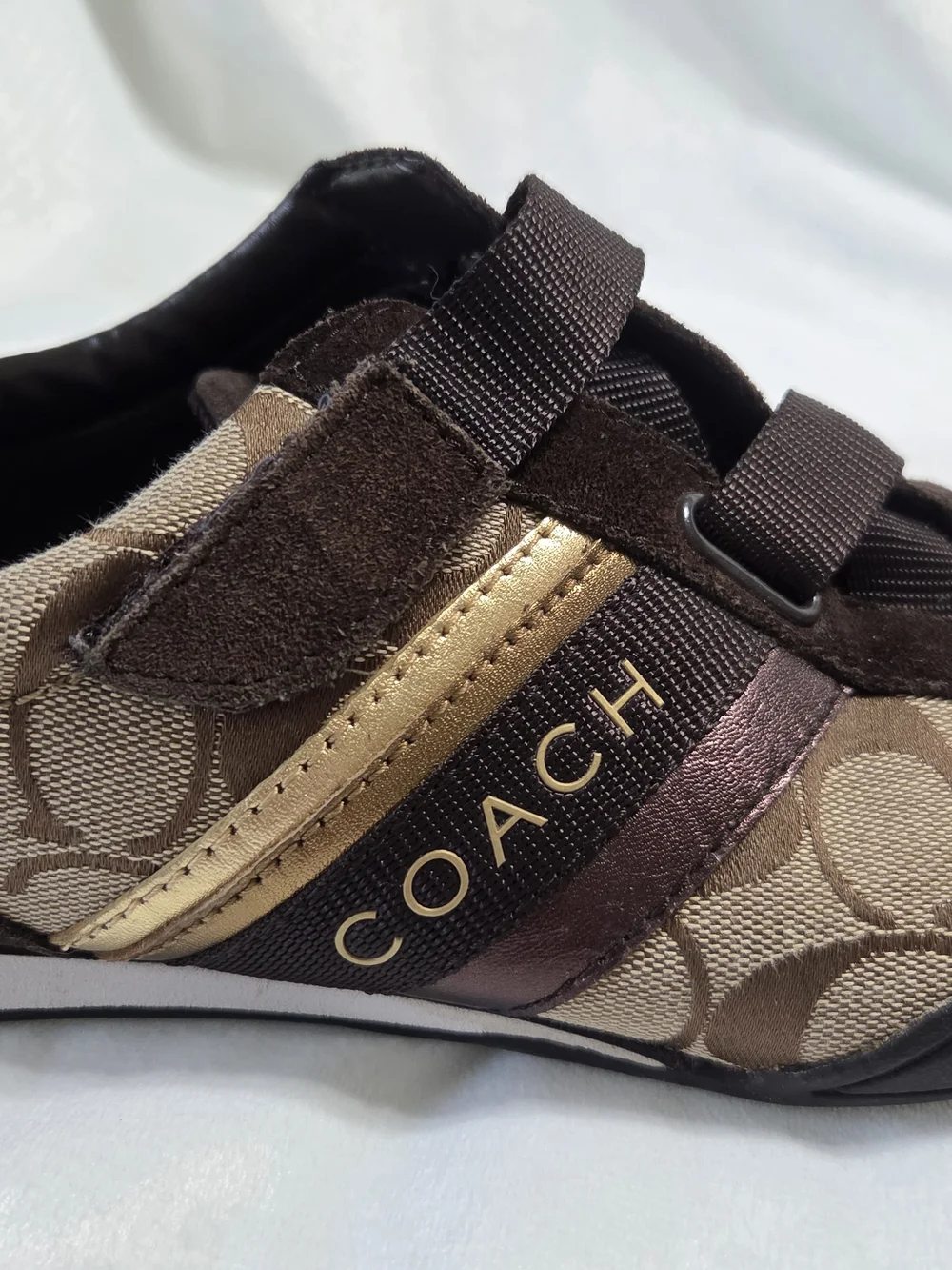 9.5 COACH Authentic 